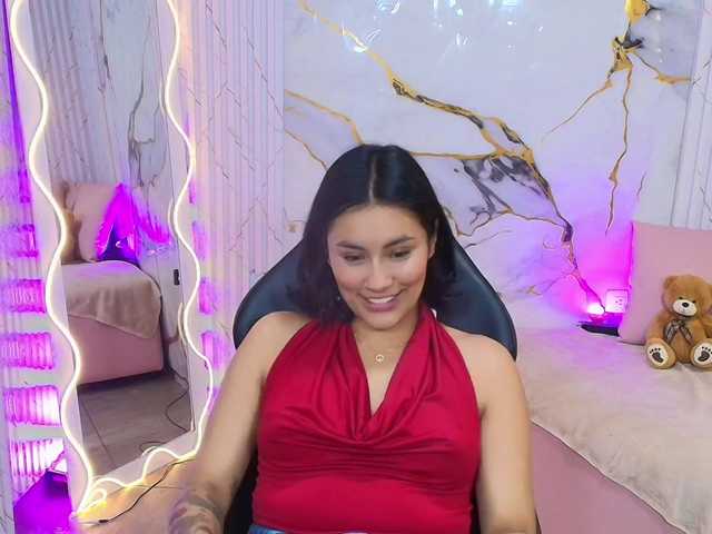 PEACHY-TAY live cam on BongaCams