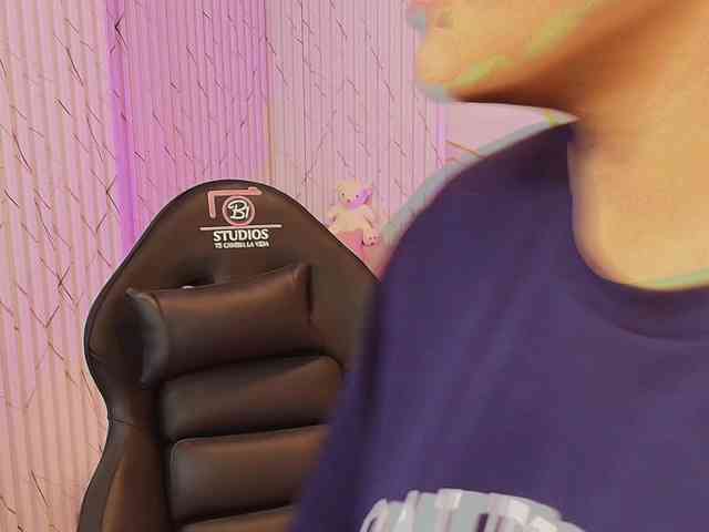 PEACHY-TAY webcam