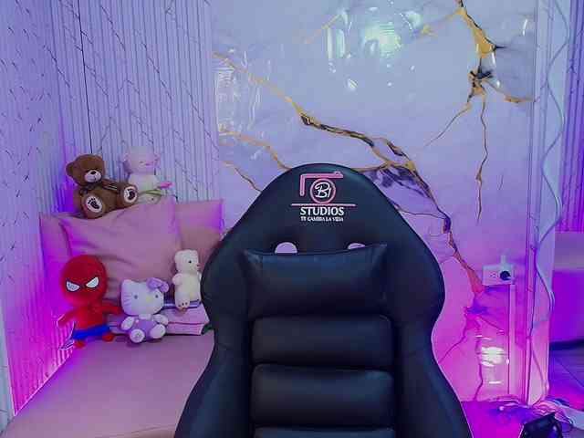 PEACHY-TAY webcam