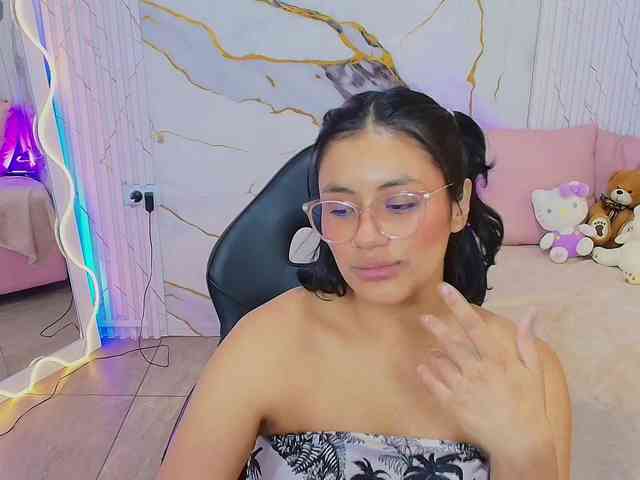 PEACHY-TAY webcam