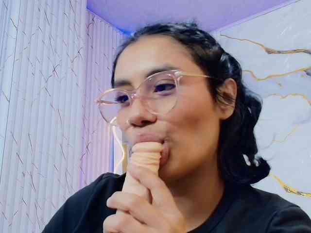 PEACHY-TAY webcam
