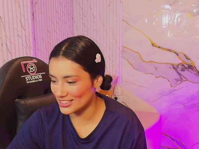 PEACHY-TAY Live Webcam on BongaCams