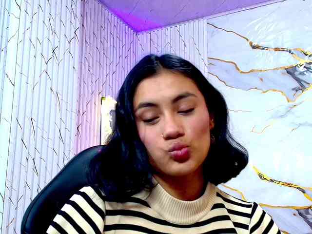 PEACHY-TAY webcam