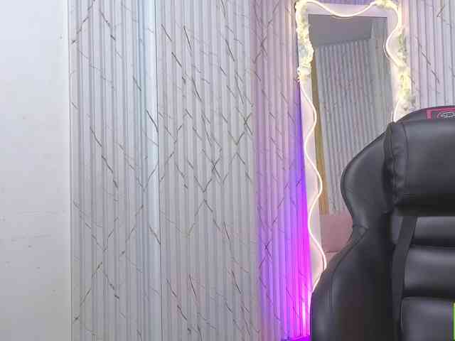 PEACHY-TAY webcam