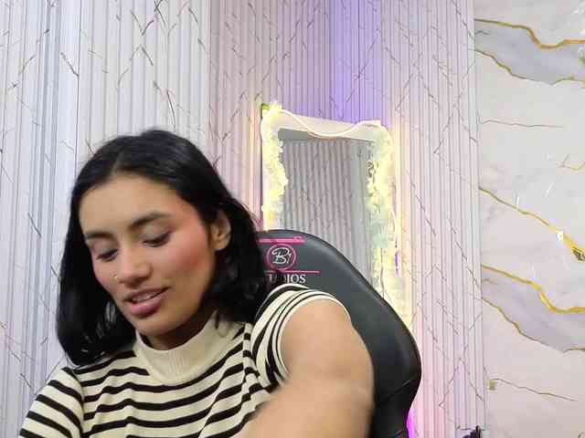 PEACHY-TAY webcam