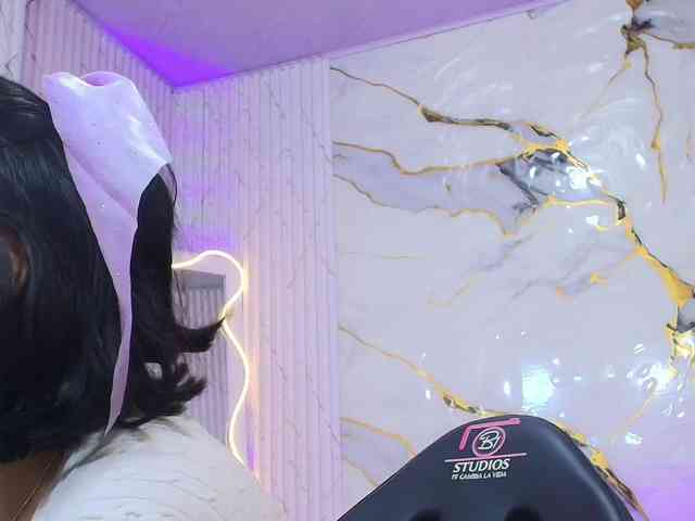 PEACHY-TAY webcam
