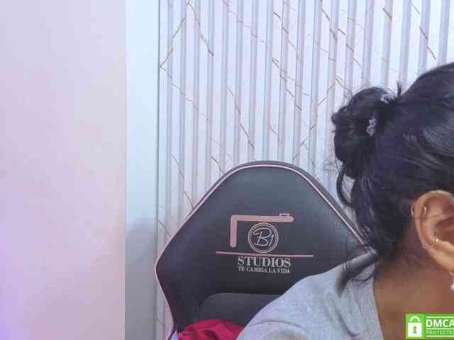 PEACHY-TAY webcam