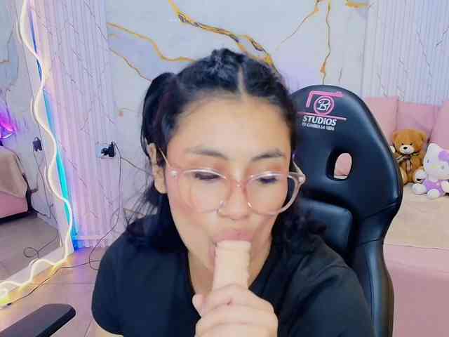 PEACHY-TAY webcam