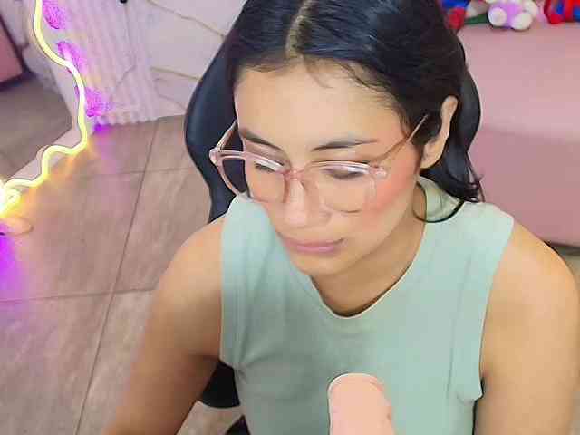PEACHY-TAY webcam