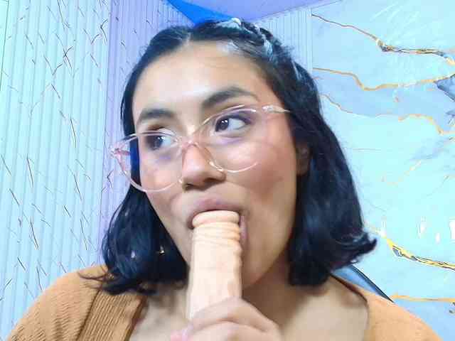 PEACHY-TAY webcam