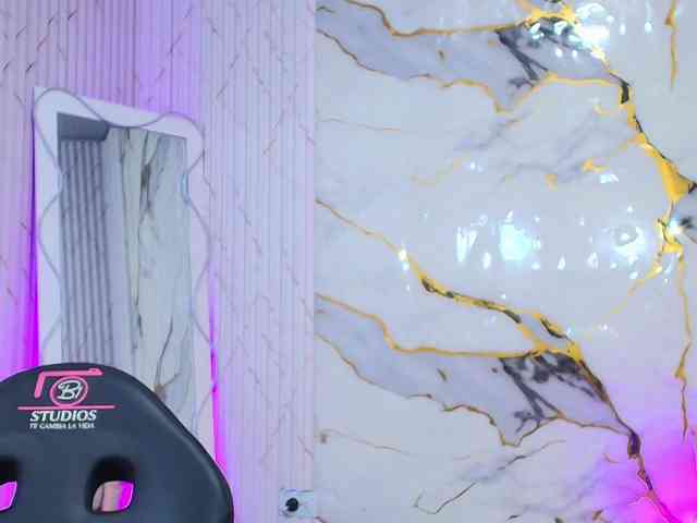 PEACHY-TAY webcam