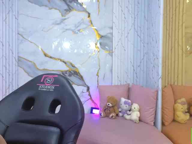 PEACHY-TAY webcam