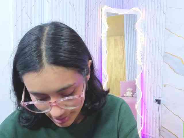 PEACHY-TAY webcam
