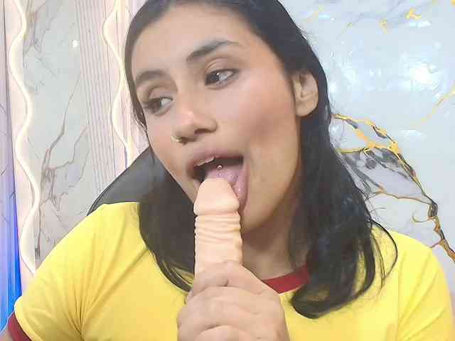 PEACHY-TAY webcam