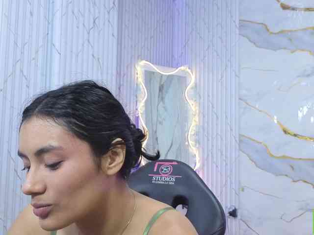 PEACHY-TAY webcam