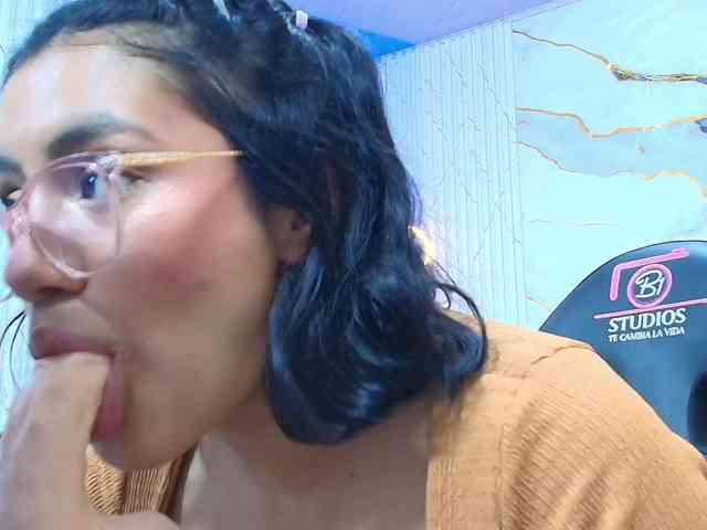 PEACHY-TAY webcam