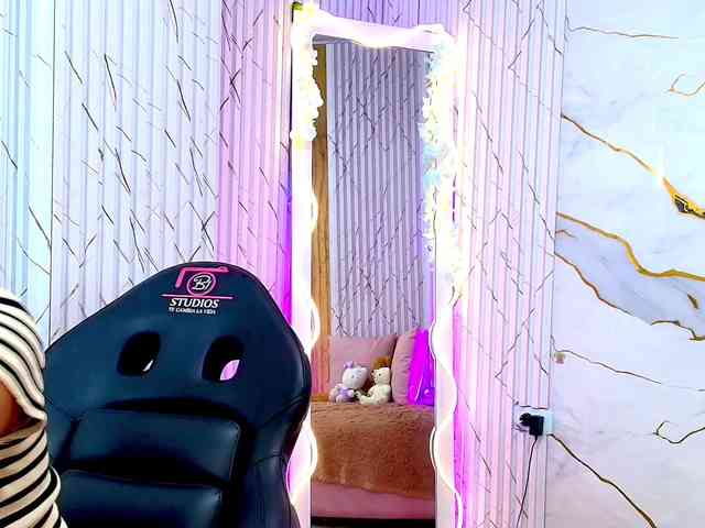 PEACHY-TAY webcam