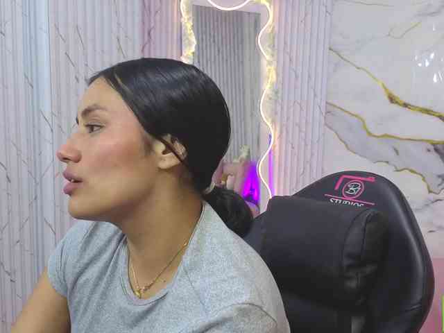 PEACHY-TAY webcam