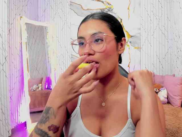 PEACHY-TAY webcam