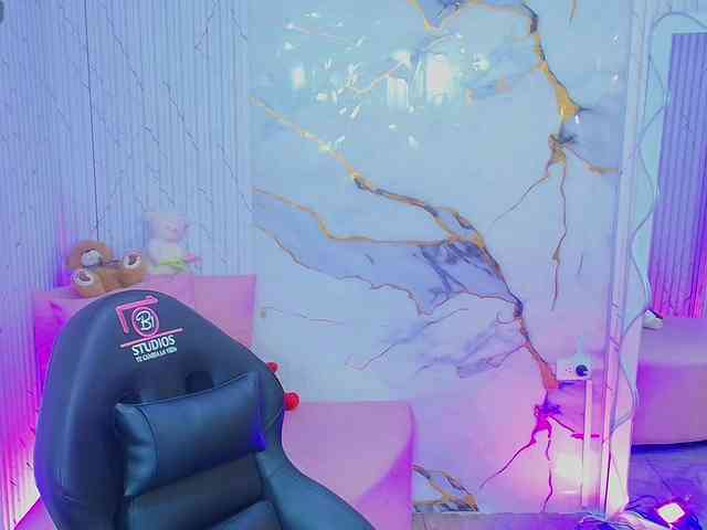 PEACHY-TAY webcam