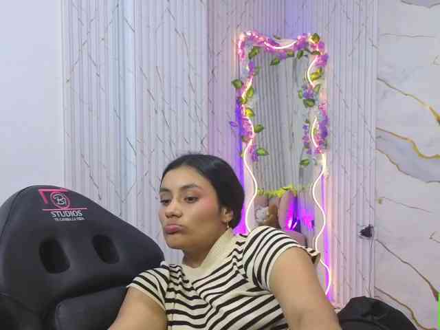 PEACHY-TAY webcam