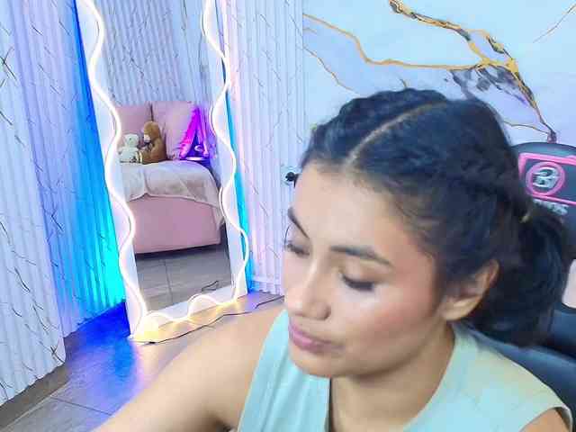 PEACHY-TAY webcam