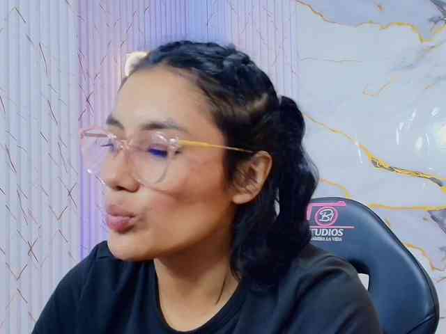 PEACHY-TAY webcam