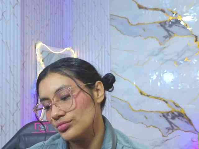PEACHY-TAY webcam