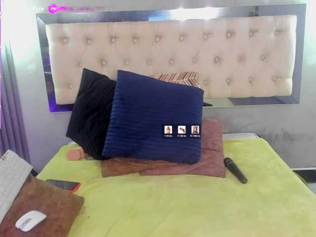 Evaa-white live cam on BongaCams