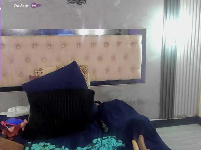 Evaa-white live cam on BongaCams