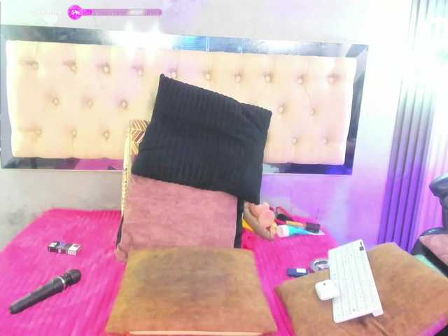Evaa-white live cam on BongaCams