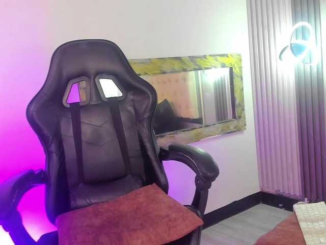 Evaa-white live cam on BongaCams
