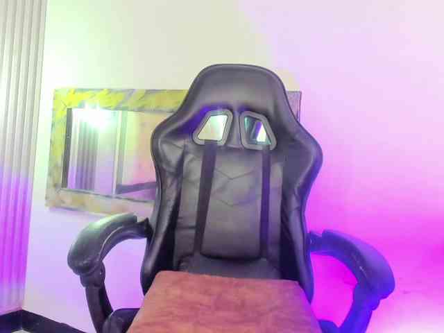 Evaa-white webcam