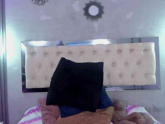 Evaa-white webcam
