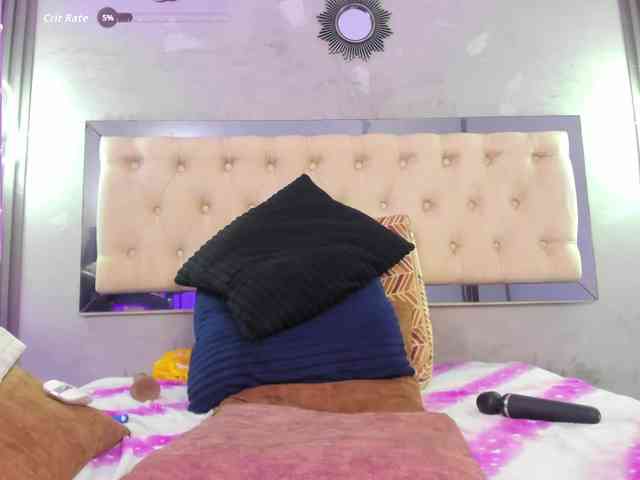 Evaa-white webcam