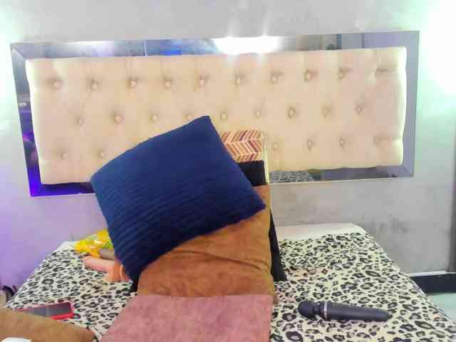 Evaa-white webcam