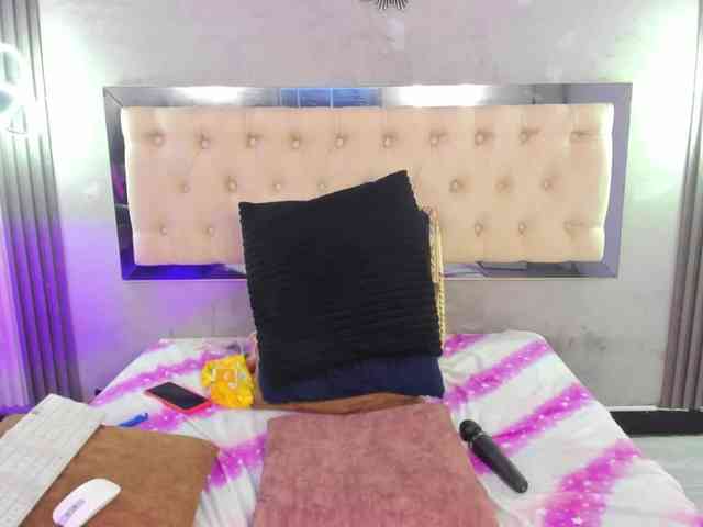 Evaa-white webcam