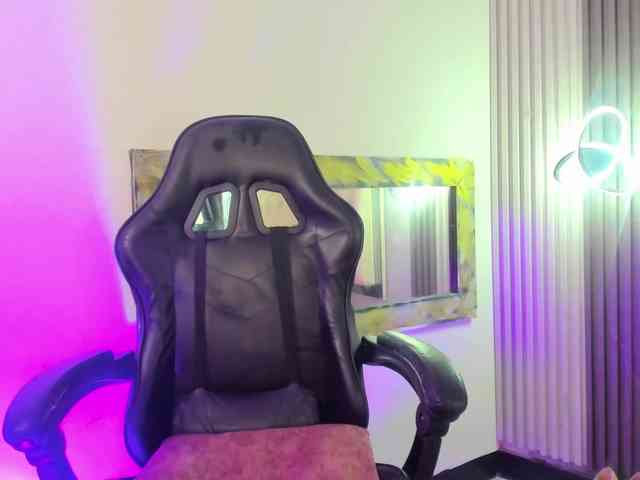 Evaa-white webcam
