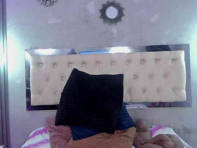 Evaa-white webcam