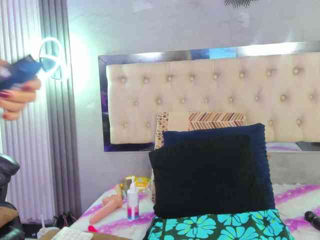 Evaa-white webcam