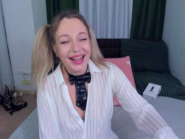 LaurenMorry's BongaCams show and profile