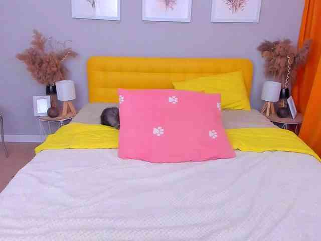 LaurenMorry webcam