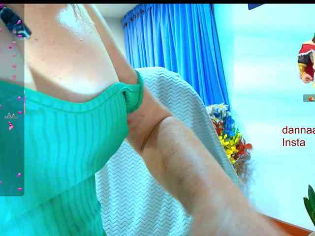 モデル: Dana-angel