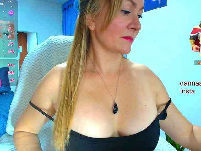 モデル: Dana-angel