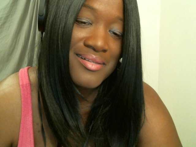 Bigtitscassie live cam on BongaCams
