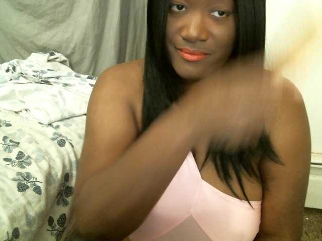 Bigtitscassie live cam on BongaCams