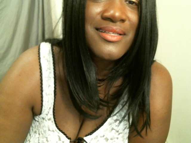 Bigtitscassie live cam on BongaCams