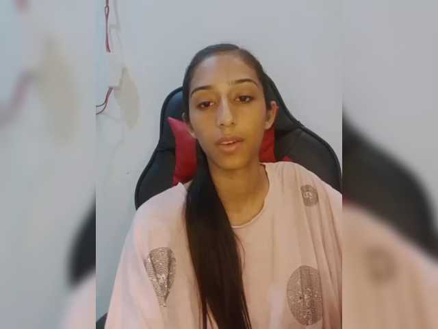 AlinaPopy, en directo ahora en BongaCams