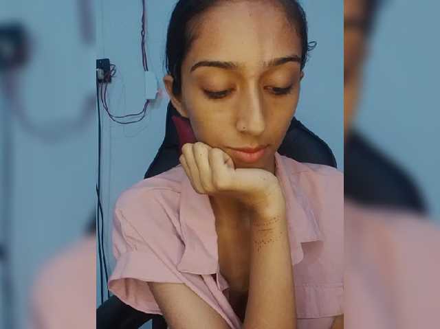 AlinaPopy, en directo ahora en BongaCams