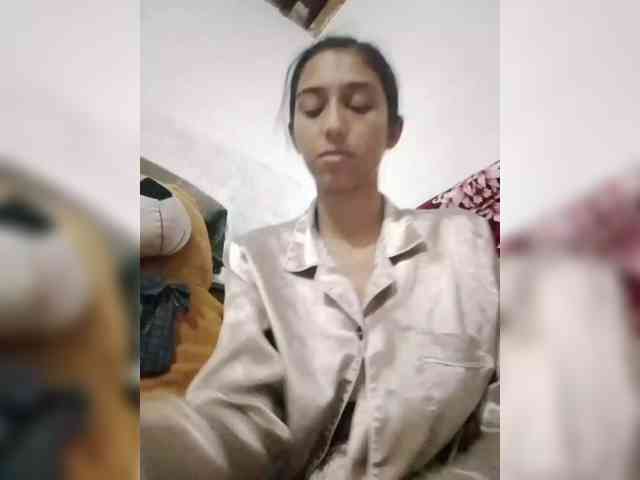 Bu model şu anda canlı. AlinaPopy